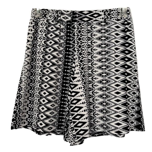 New Directions Shorts Women S Black White Aztec Geometric Jersey Comfy Stretch - Picture 1 of 10